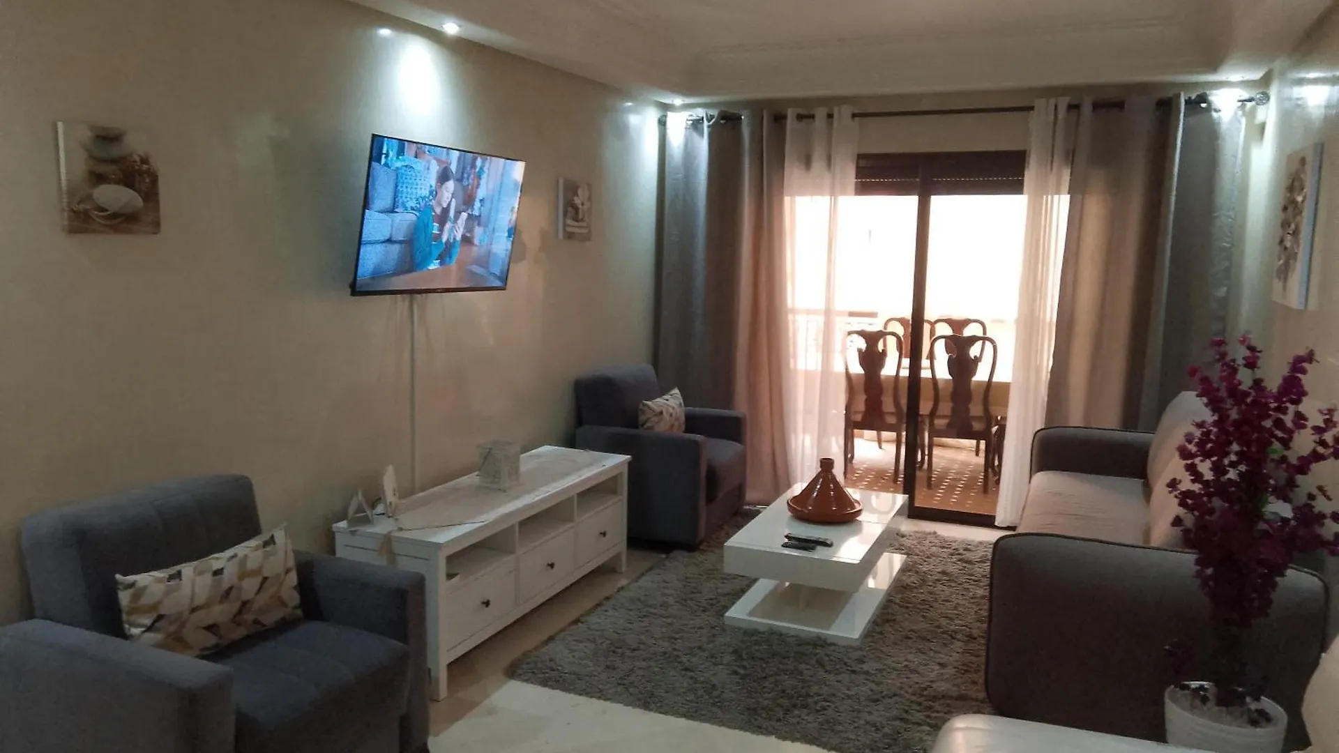 Appartement Tout Confort Avec Possibilite Transport Aeroport Marrakesh Apartment